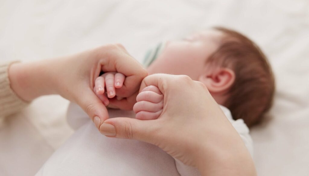 Bed,,Holding,Hands,And,Mother,With,Baby,,Love,And,Support Bed,,Holding,Hands,And,Mother,With,Baby,,Love,And,Support